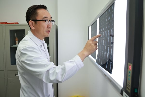中融证券 告别“暴力掰腿”！原来关节粘连康复也可以几乎无痛｜第医线